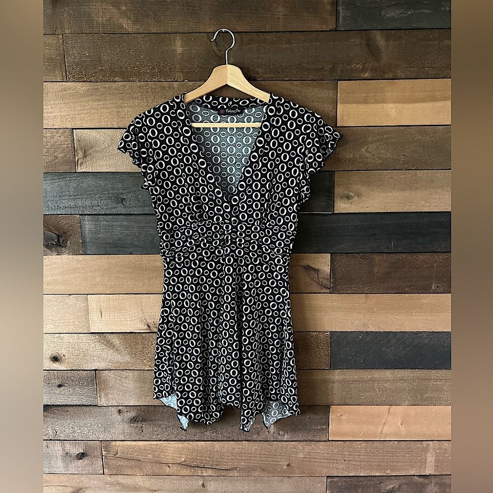 Y2K Volume One Circle Print Handkerchief Hem Tunic Top Black & White V-Neck